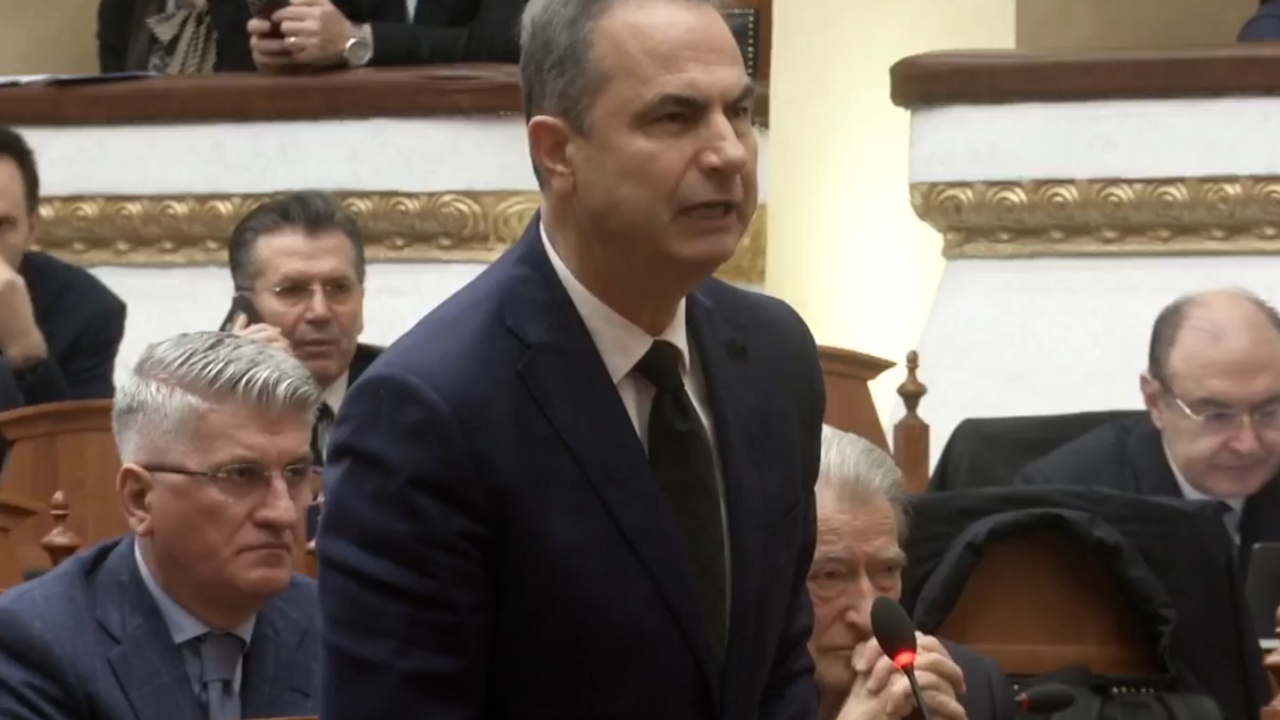 “Sot mungon Nallbati se e goditi policia”/ Boçi në Kuvend: Forcat RENEA nuk njohin deputetët