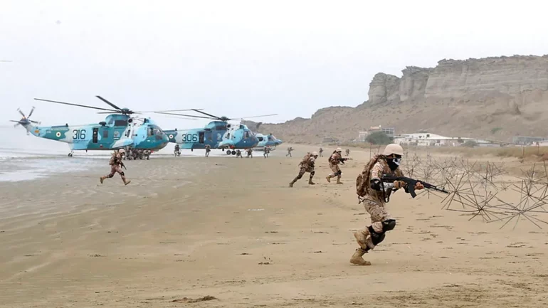 Bisedimet me SHBA-të për programin bërthamor, Irani mbyll Ngushticën e Hormuzit dhe nis stërvitjet ushtarake