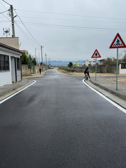 Përfundon rehabilitimi i rrugës “Aristoteli” në Durrës (FOTO)