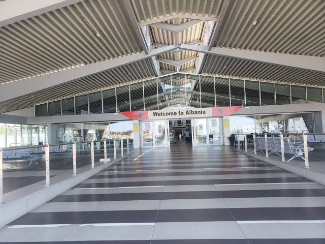 Arrestohet 37-vjeçari në portin e Durrësit, policia i sekuestroi mallra kontrabandë