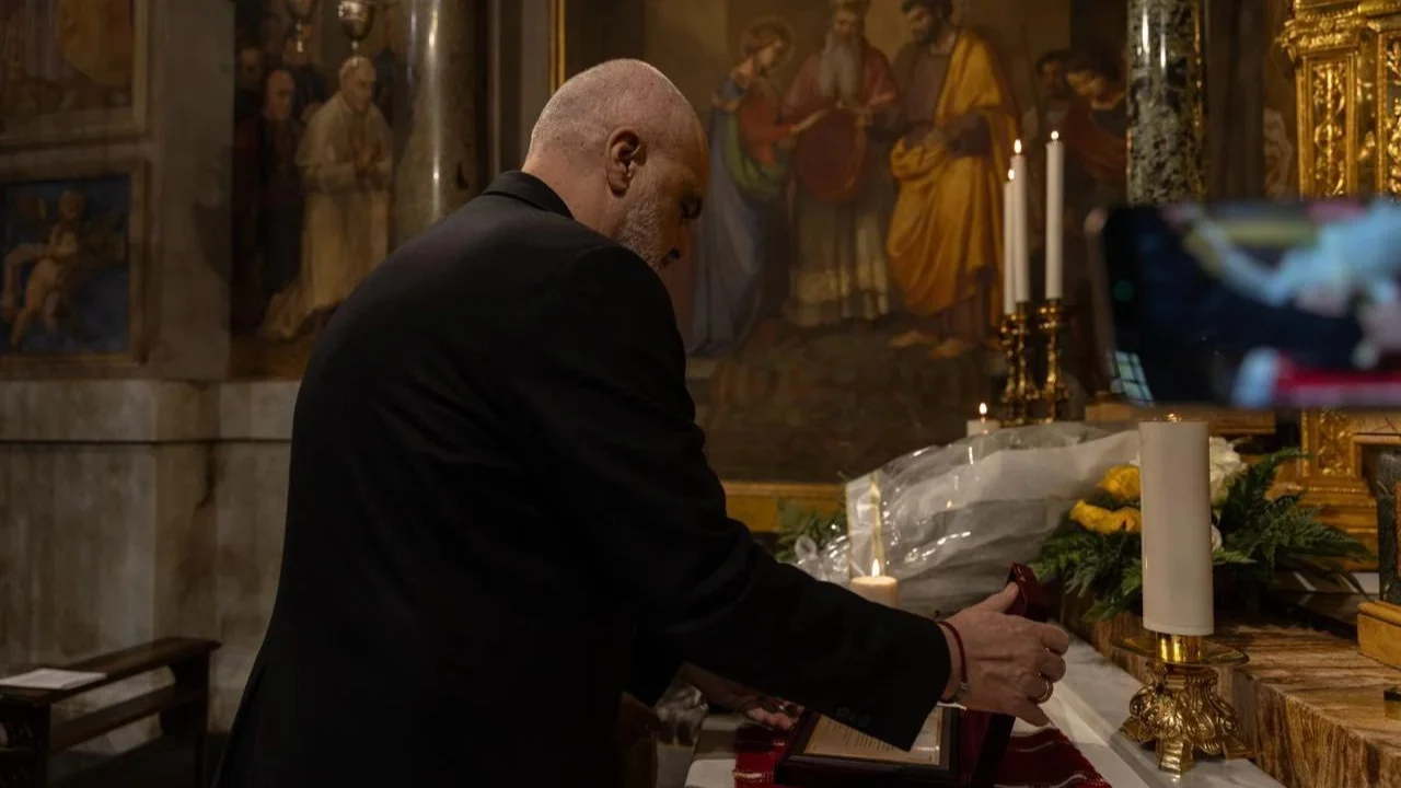 Vizita e Ramës në Vatikan, Kryeministri ndan pamjet: Ndjesia e veçantë në bazilikën e Zojës së Këshillit të Mirë