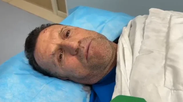 U dhunua nga dy persona në një pikë karburanti, avokati Cakrani: Njëri po ofendonte, tjetri më goditi me mjet prerës