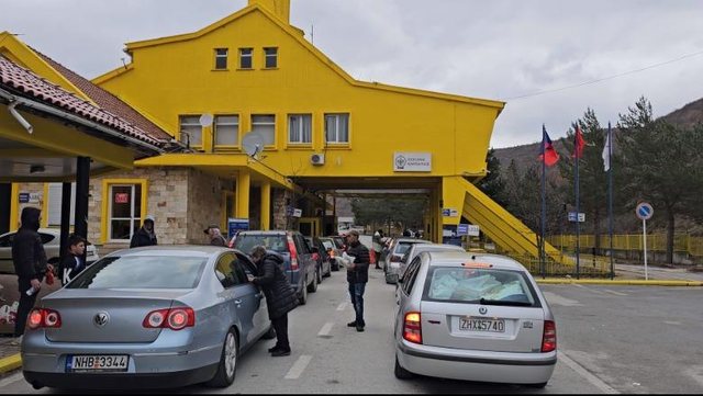 U kap në Kapshticë me vulë greke të dyshuar false në pasaportë, nis hetimi ndaj 58-vjeçarit