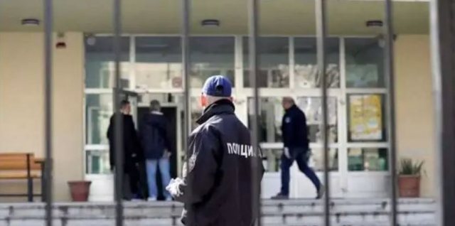 Ndërpritet mësimi, alarm për bomba në shkollat e Tetovës