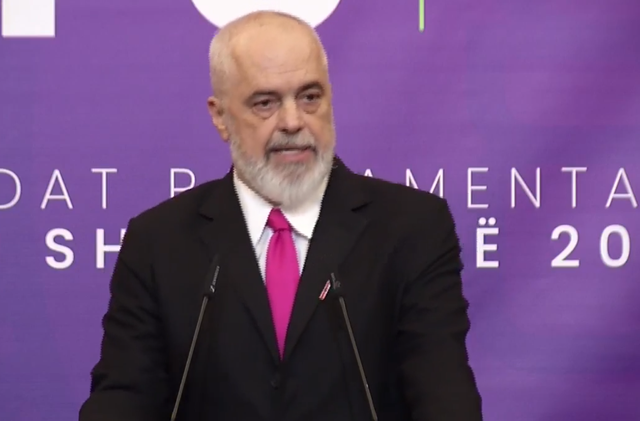 Rama mbron ish-drejtoreshën e AKSH: Po i vënë në kurriz vila, por jeton në shtëpi me qira! S’ka makinë dhe s’di ta ngasë