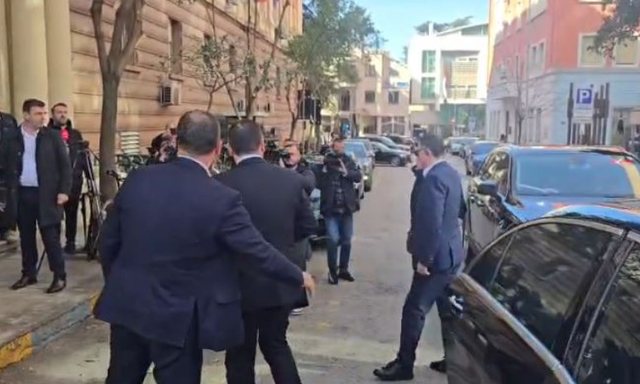 Mblidhet Këshilli i Mandateve për imunitetin e Ballukut, mbërrijnë në Kuvend prokurorët e SPAK