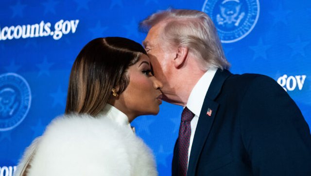 Donald Trump komplimentoi lëkurën dhe pamjen e Nicki Minaj?!