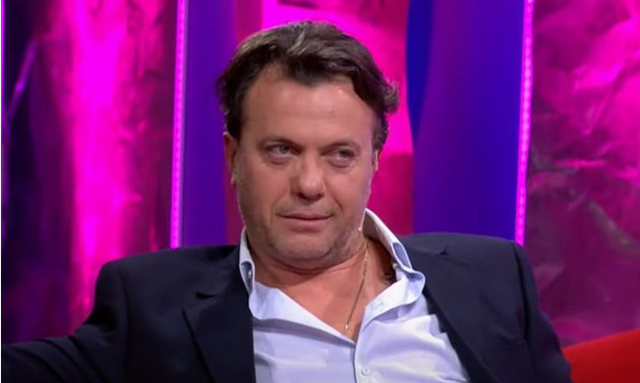 Laert Vasili reagon pas aludimeve për përjashtimin nga ‘Përputhen’