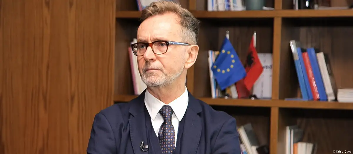 “Sulmet e politikanëve ndaj SPAK nuk duhet të vazhdojnë”/ Ambasadori Silvio Gonzato për DW: Po ndjekim nga afër nismën për heqjen e imunitetit