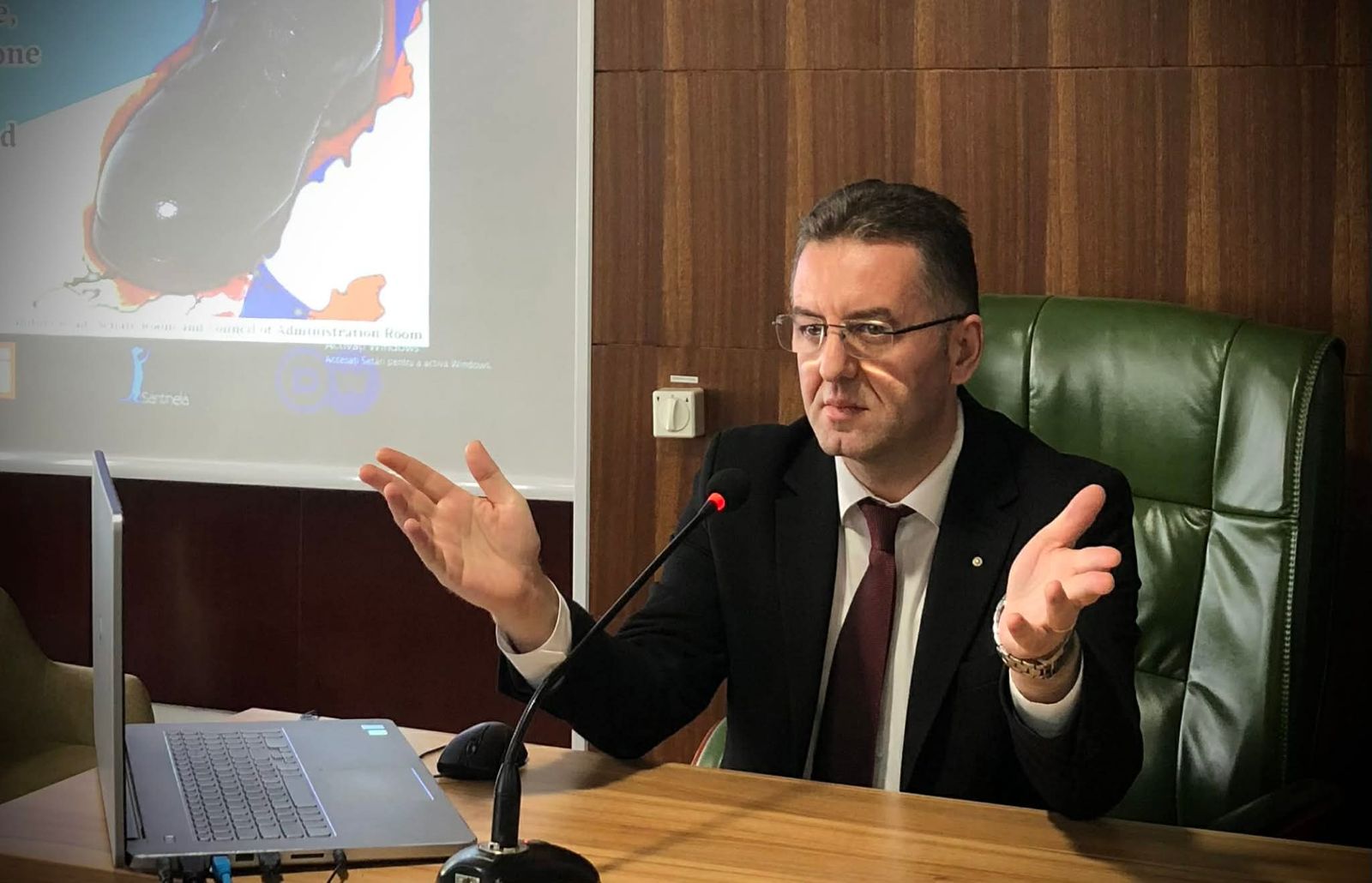 Politika si shërbim me zemër dhe me vizion