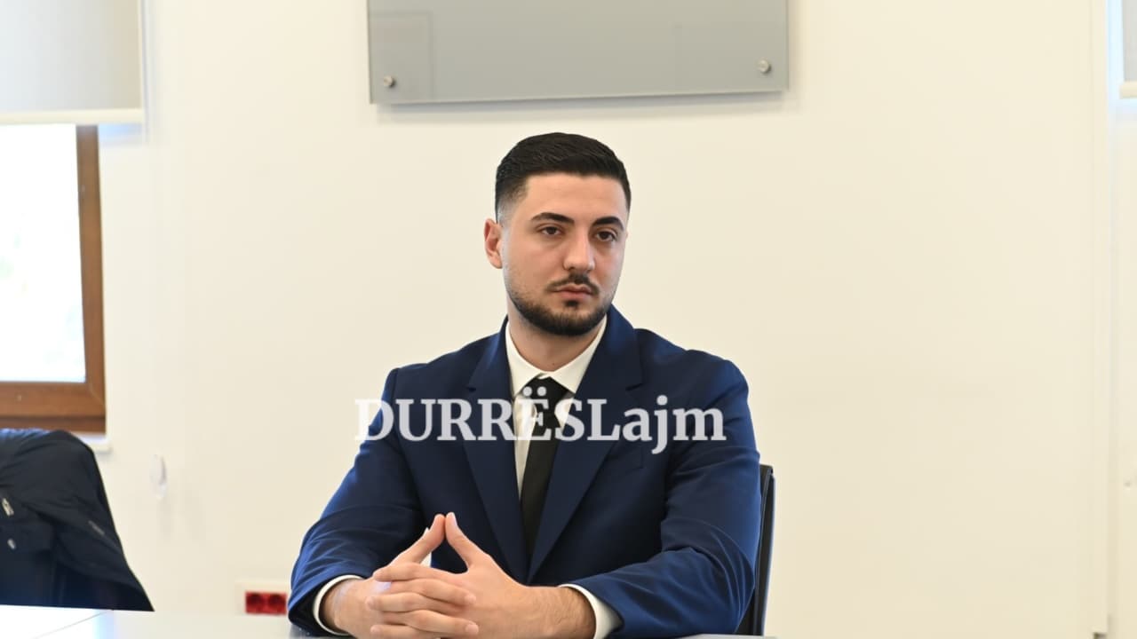 Lidhjet e 24-vjeçarit që u emërua zv/drejtor i portit të Durrësit me PD-në dhe PS-në