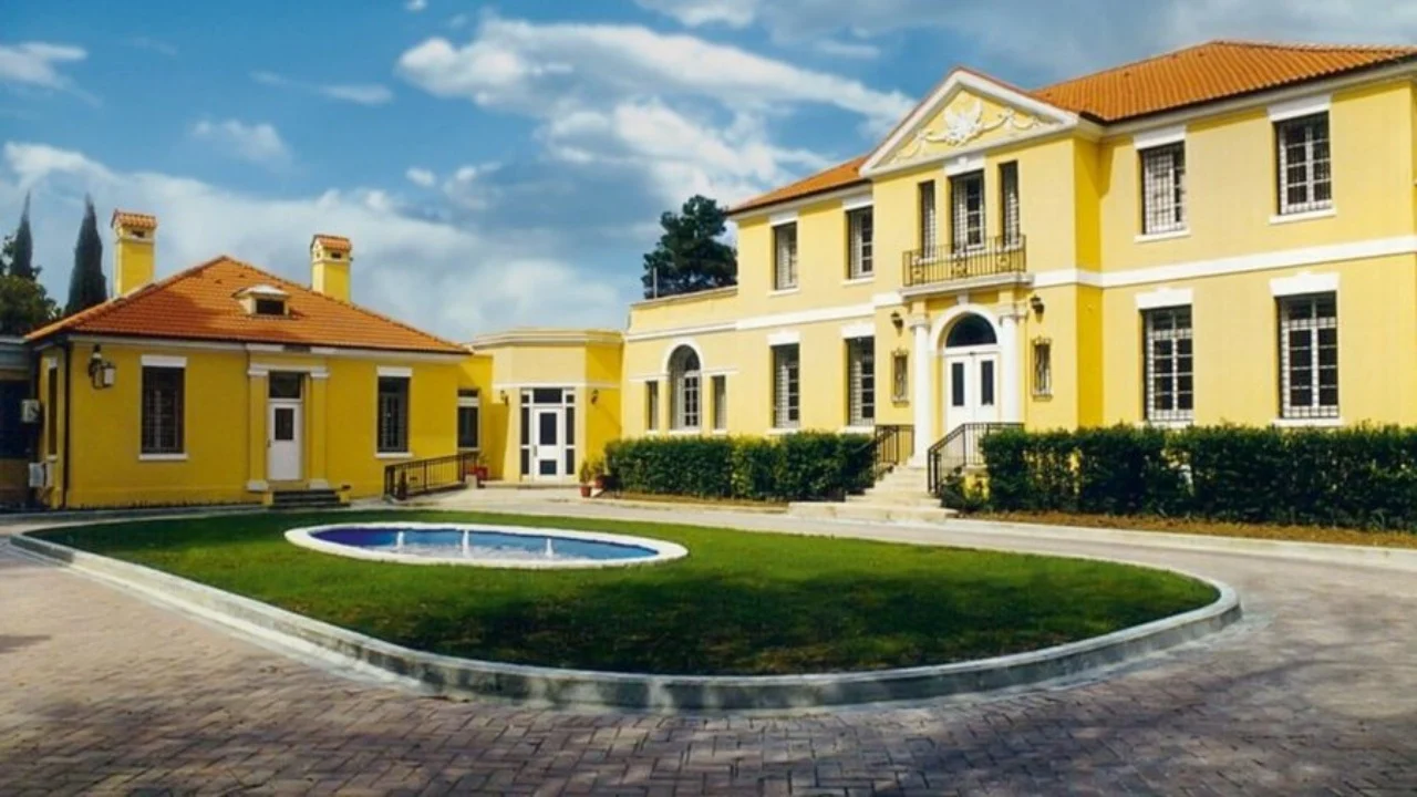 Protesta para Kryeministrisë/ Ambasada amerikane thirrje qytetarëve të saj: Qëndroni larg grumbullimeve dhe tregohuni vigjilentë