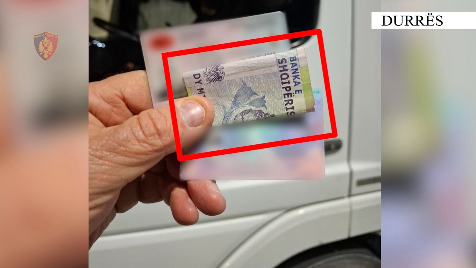 Po ecte kundravajtje duke përdorur celularin, 35-vjeçari tenton të korruptojë policët në Durrës me 2000 lekë