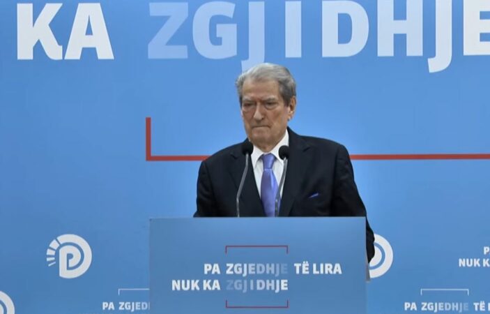 “Kushtetuesja” pa vendim për Ballukun, Berisha: GJK është strofulla e fundit e hajdutëve!