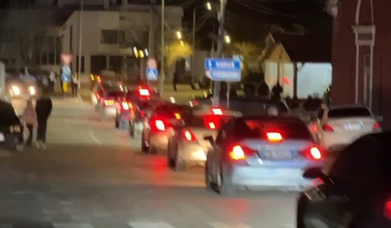 “Librazhd -Pogradec plotësisht e bllokuar”, Prefektura Korçë njoftim zyrtar: Mjetet e tonazhit të rëndë dhe autobusët s’lejohen të qarkullojnë as në aksin Maliq-Lozhan-Moglicë