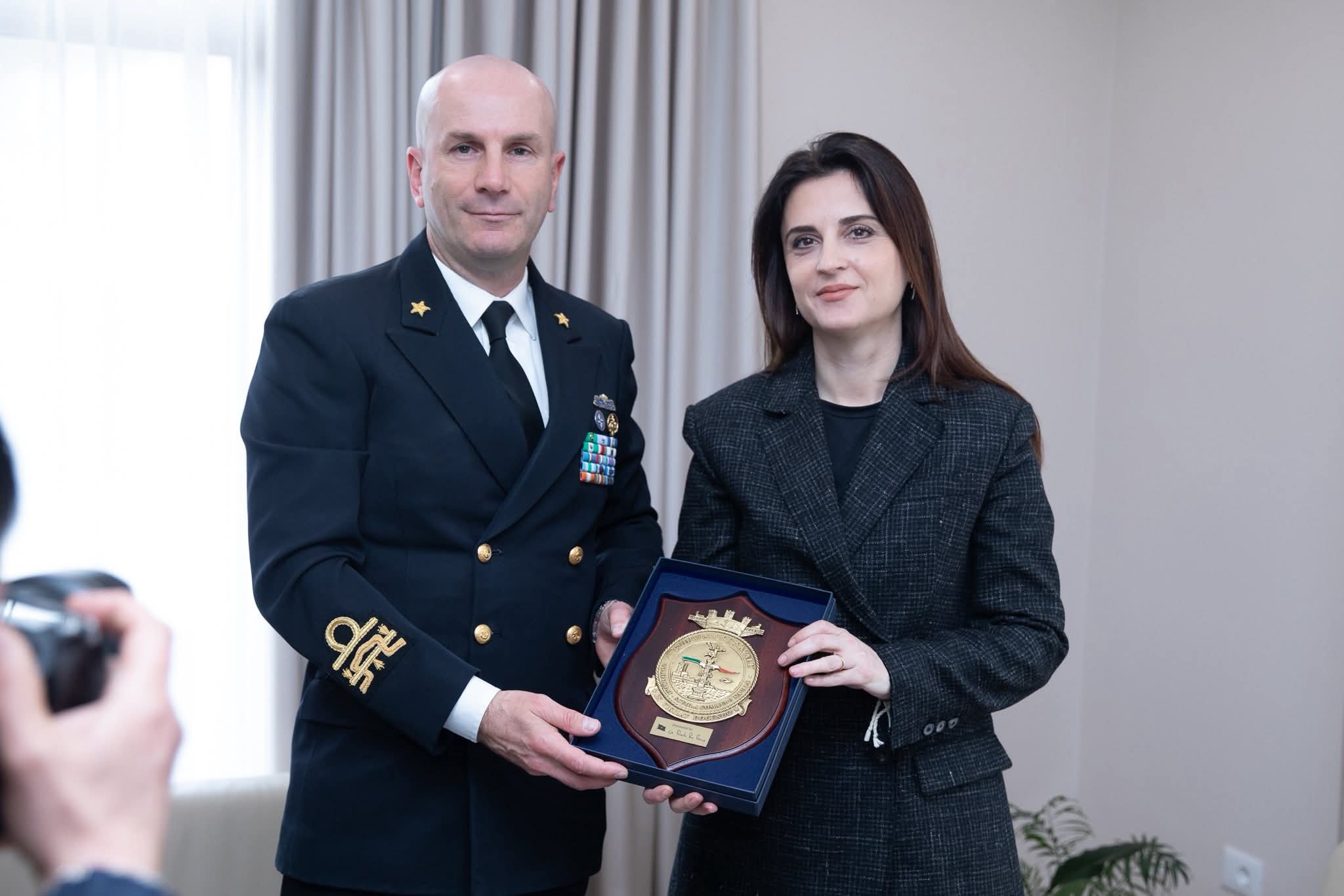 Sako pret në takim Kundëradmiralin Davide Da Pozzo