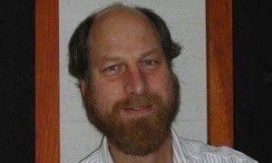 Misteri i vrasjes së astrofizikanit të famshëm të NASA-s, u gjet i pajetë me plagë arme në trup në verandën e shtëpisë së tij