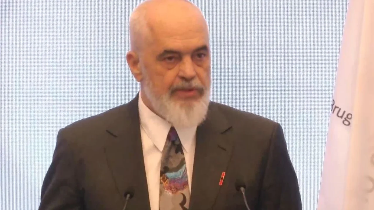 “Gjyqtarët janë vetë Zot dhe vetë shkop, kërkojnë rritje page mbi 2 mijë euro”, Rama: Uroj që Kushtetuesja të mos të na detyrojë të kërkojmë ilaçe të tjera