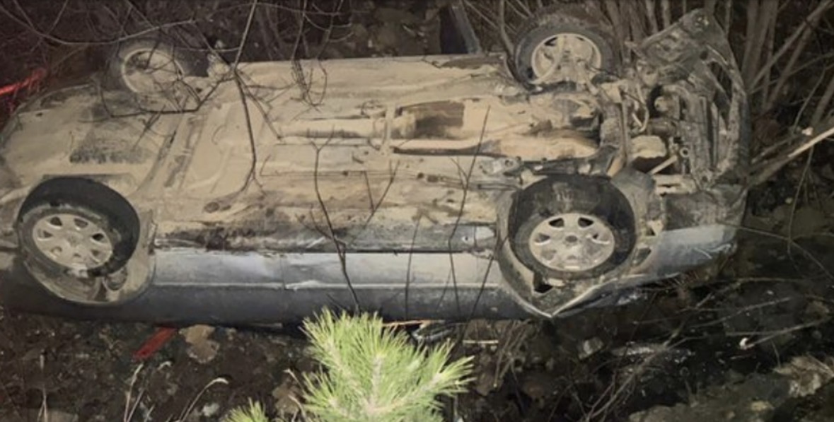 Makina del nga rruga në segmentin Pukë-Qelëz dhe përfundon në greminë, plagoset shoferi 