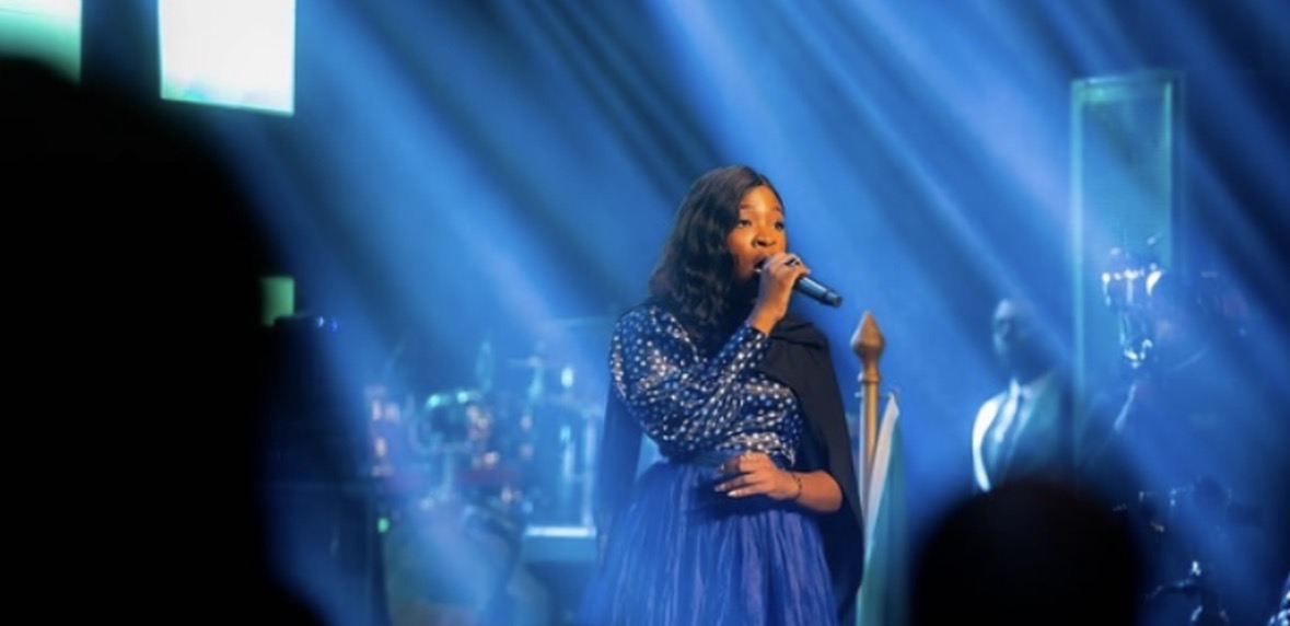 E pickoi gjarpri në gjumë, ndërron jetë në moshën 26-vjeçare këngëtarja 