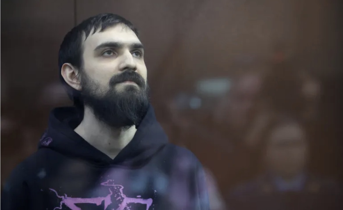 Pesë vite burg për një shaka, komediani rus shpallet fajtor për nxitje të urrejtjes