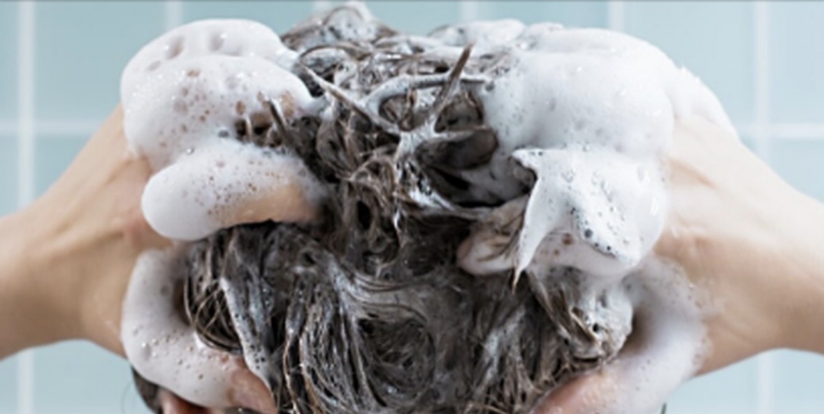 Pse duhet ta mbash shampon në kokë më gjatë? 