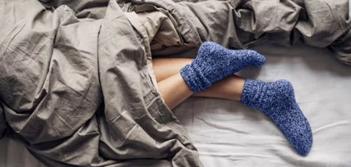 Njerëzit që flenë me çorape kanë 11 tipare personaliteti aspak të zakonshme 