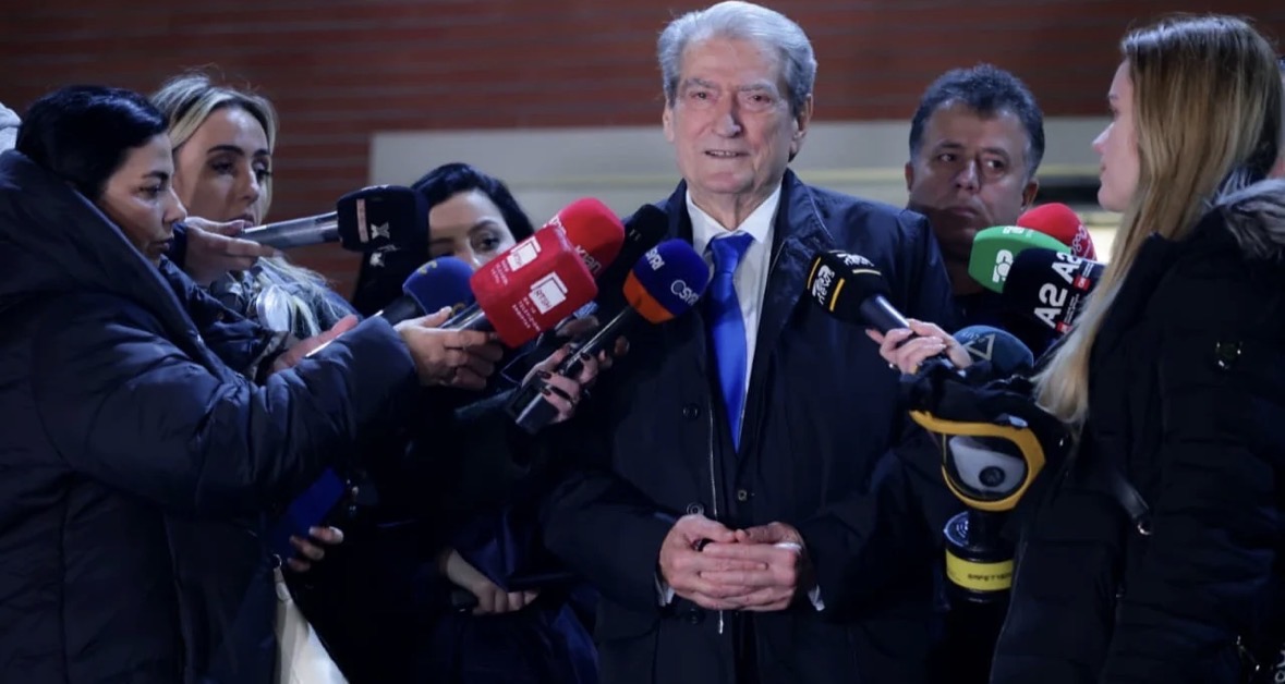 “U goditën protestues dhe deputetë”/ Berisha paralajmëron protestë më 20 shkurt: Mos na provokoni vetëpërmbajtjen