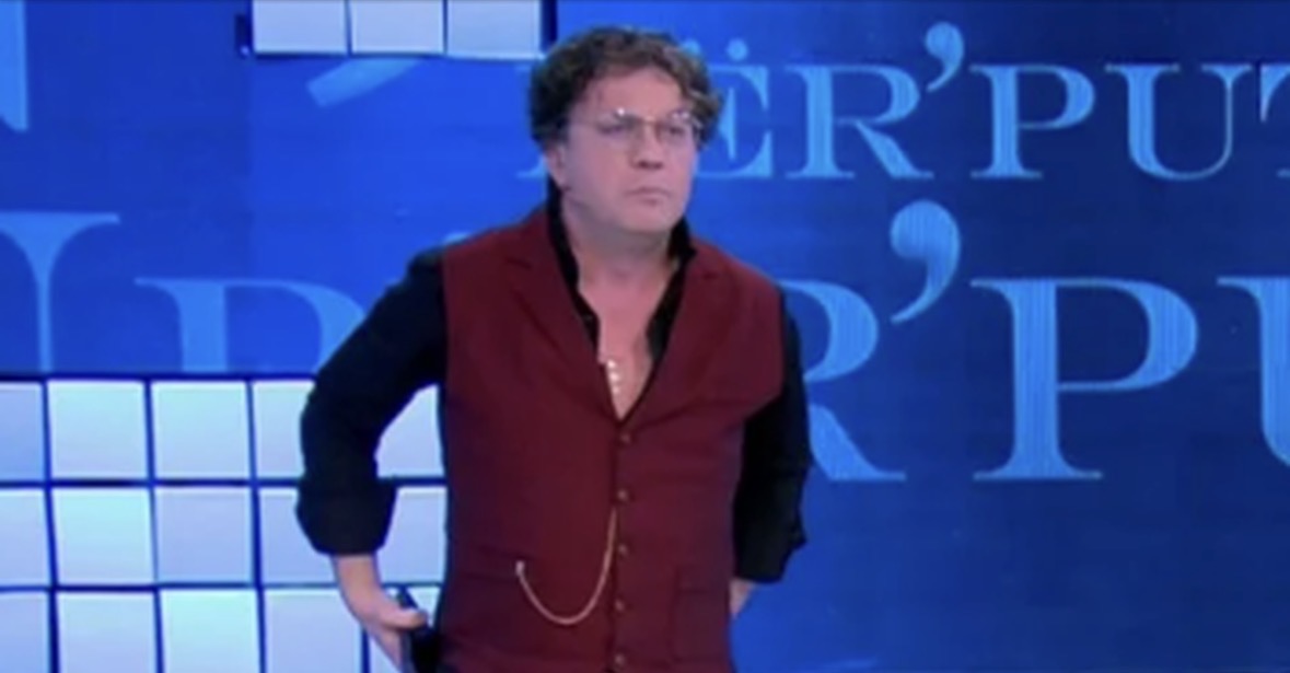 Puthi konkurrenten në buzë, Megi Pojani i kërkon Laert Vasilit të largohet nga programi: Nuk jemi në teatër… 