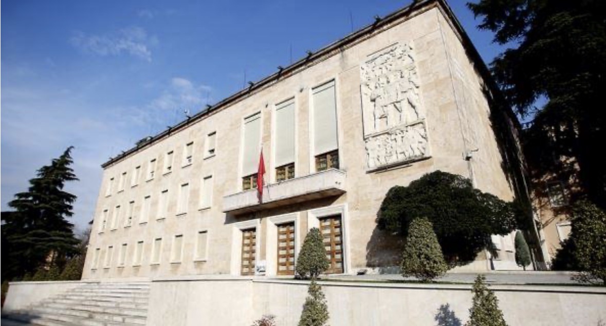 Indeksimi i pagave me 2.5%, cilat janë kategoritë në administratën publike që përfitojnë