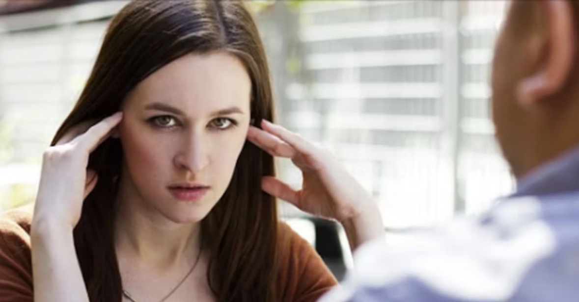 Zbuloni 4 shenjat e horoskopit që i kanë ‘alergji’ bisedat e mërzitshme 