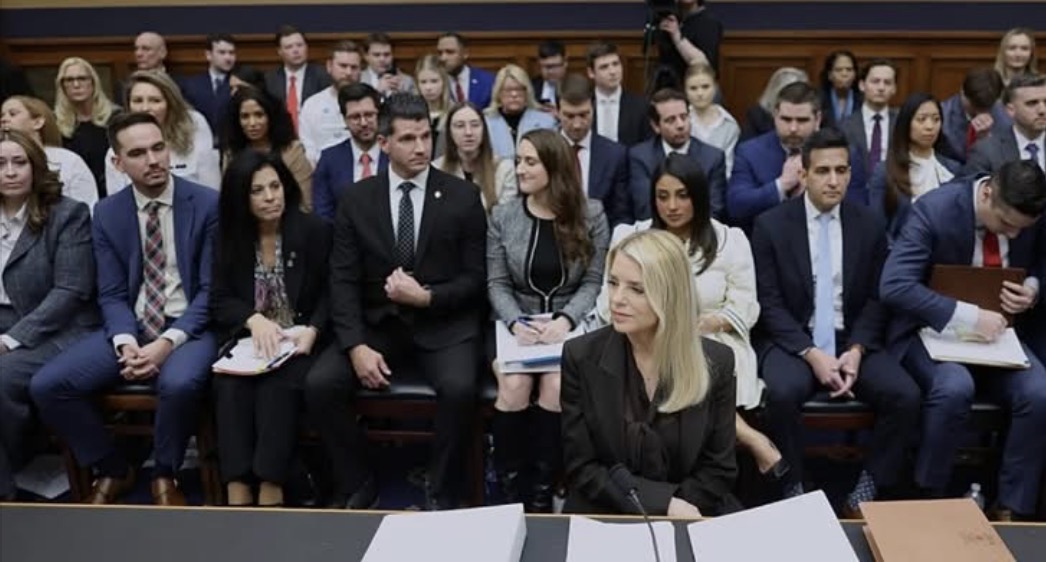 Trajtimi i dosjeve të Epsteinit, përplasje në Kongresin Amerikan mes Prokurores dhe ligjvënësve