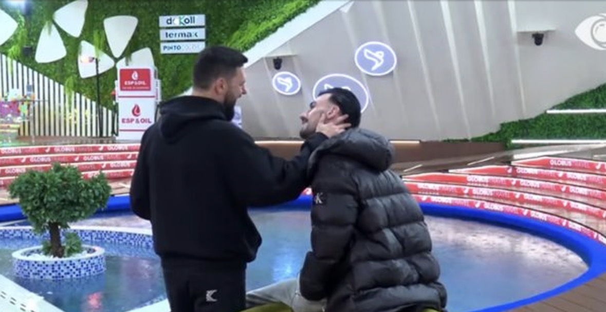 Kristi përplaset me Mirin: Ndërtove skemë loje më një vajzë sa gjysma e moshës tënde 