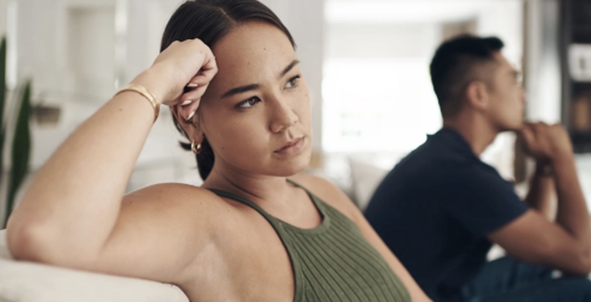 Shenjat që tregojnë se keni mësuar të mbani sekrete për t’u ndjerë emocionalisht të sigurt gjatë rritjes 