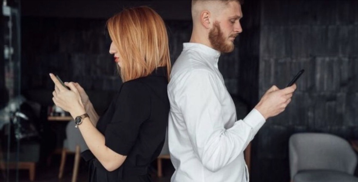 Kontrolli shuan spontanitetin, dëshirën, afërsinë fizike 