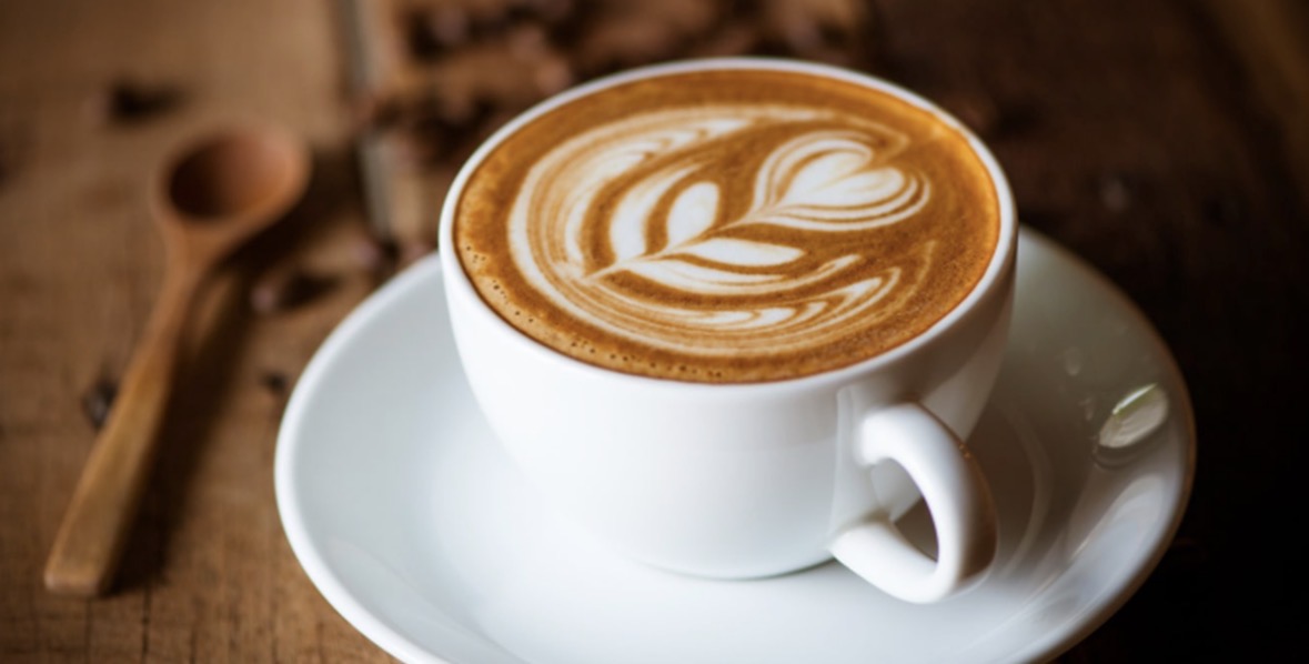 Dy-tre filxhanë kafe ose çaj në ditë, “mburoja” natyrale kundër demencës 