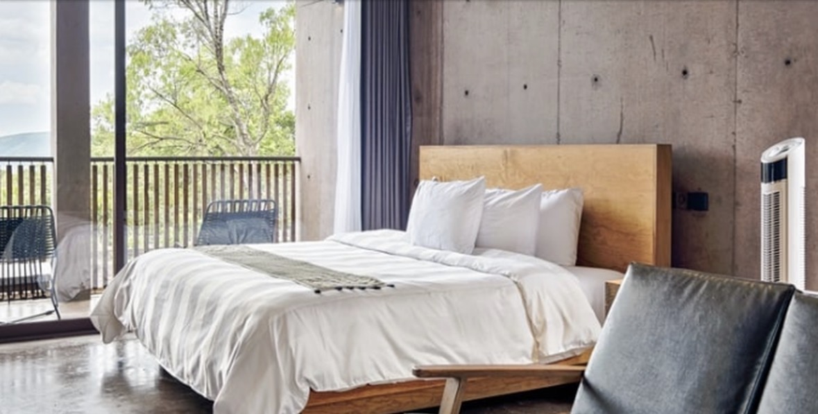 Flinte në hotele luksoze në Spanjë duke paguar vetëm 1 cent për natë, arrestohet “hacker-i” 20-vjeçar 