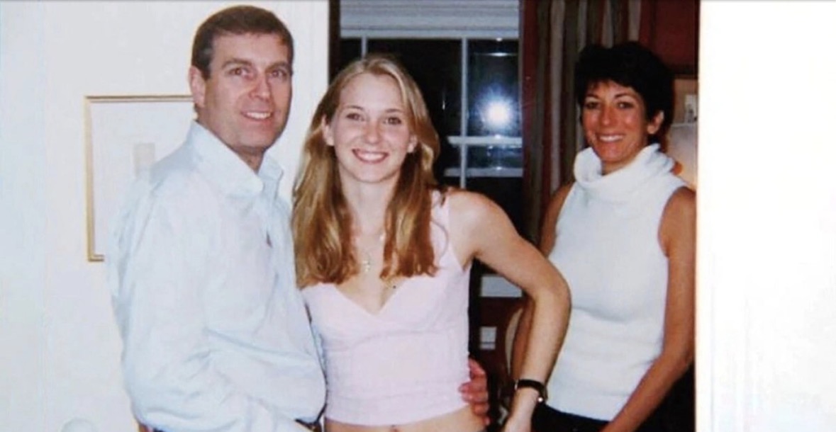 I “ngrirë” dhe i tronditur/ Pas 12 orësh paraburgim, ish-Princi Andrew lirohet! Publikohen pamje pasi ka dalë nga Departamenti i Policisë 