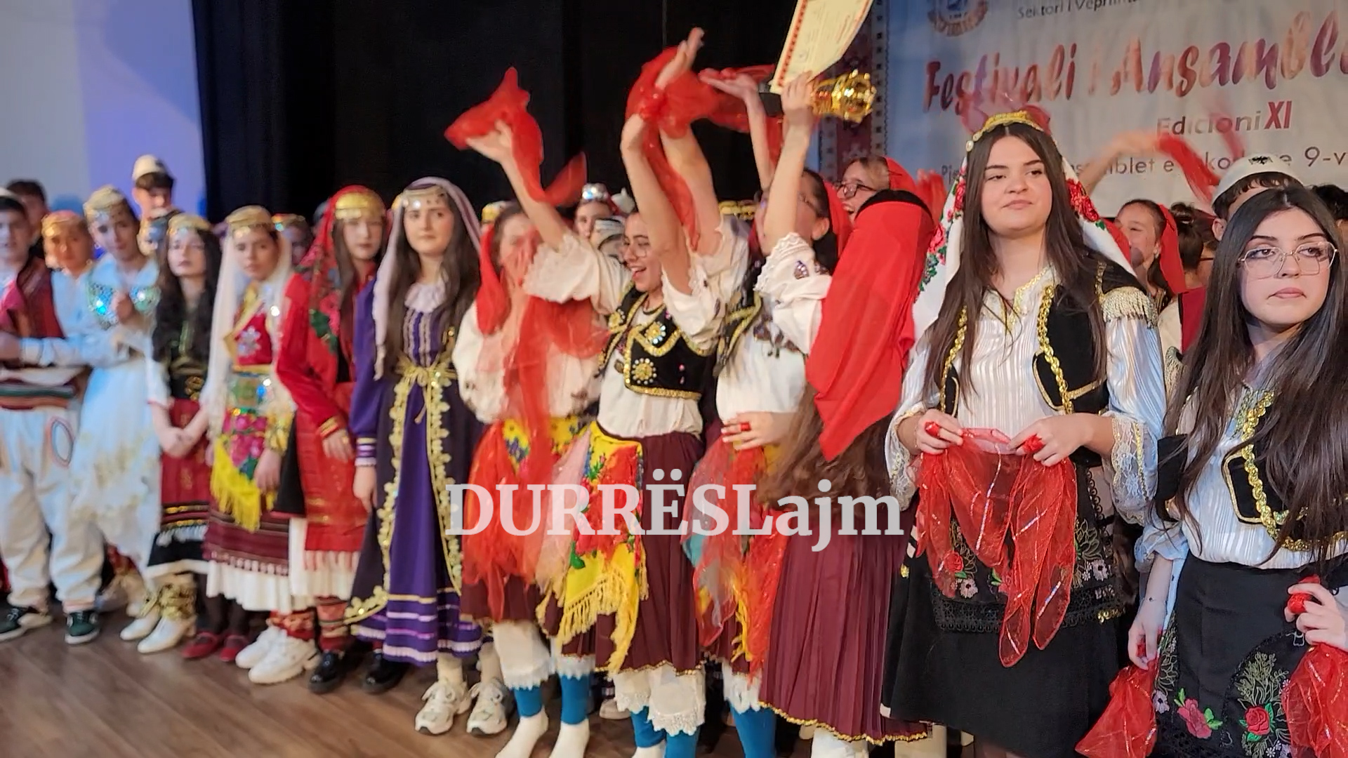 Durrës/ Ul siparin Festivali i Ansambleve Popullore, shpallen 6 shkollat me performancën më të mirë (VIDEO)