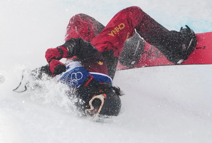 Rrëzim brutal, kinezja Jiayu Liu transportohet me slitë emergjence