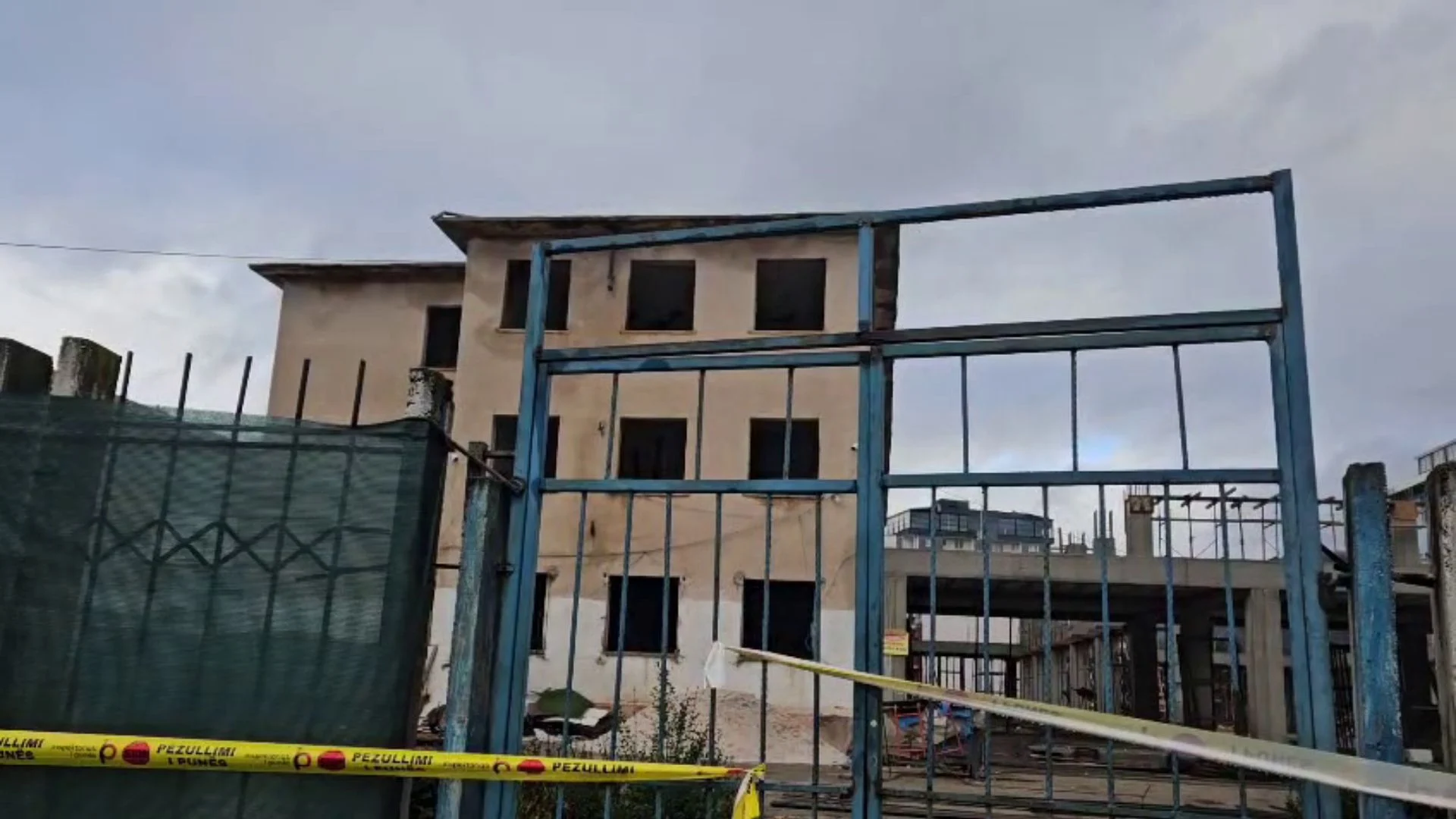 Plagoset nxënësi në Kukës, u godit nga inertet pranë kantierit të ndërtimit të shkollës në rikonstruksion 
