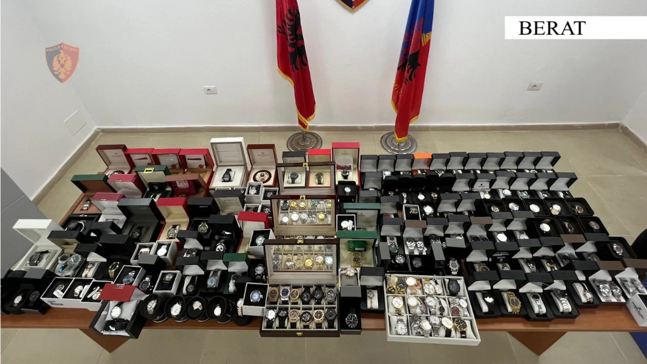 Shiste ora “Rolex” imitime kontrabandë, e pëson pronari i dyqanit
