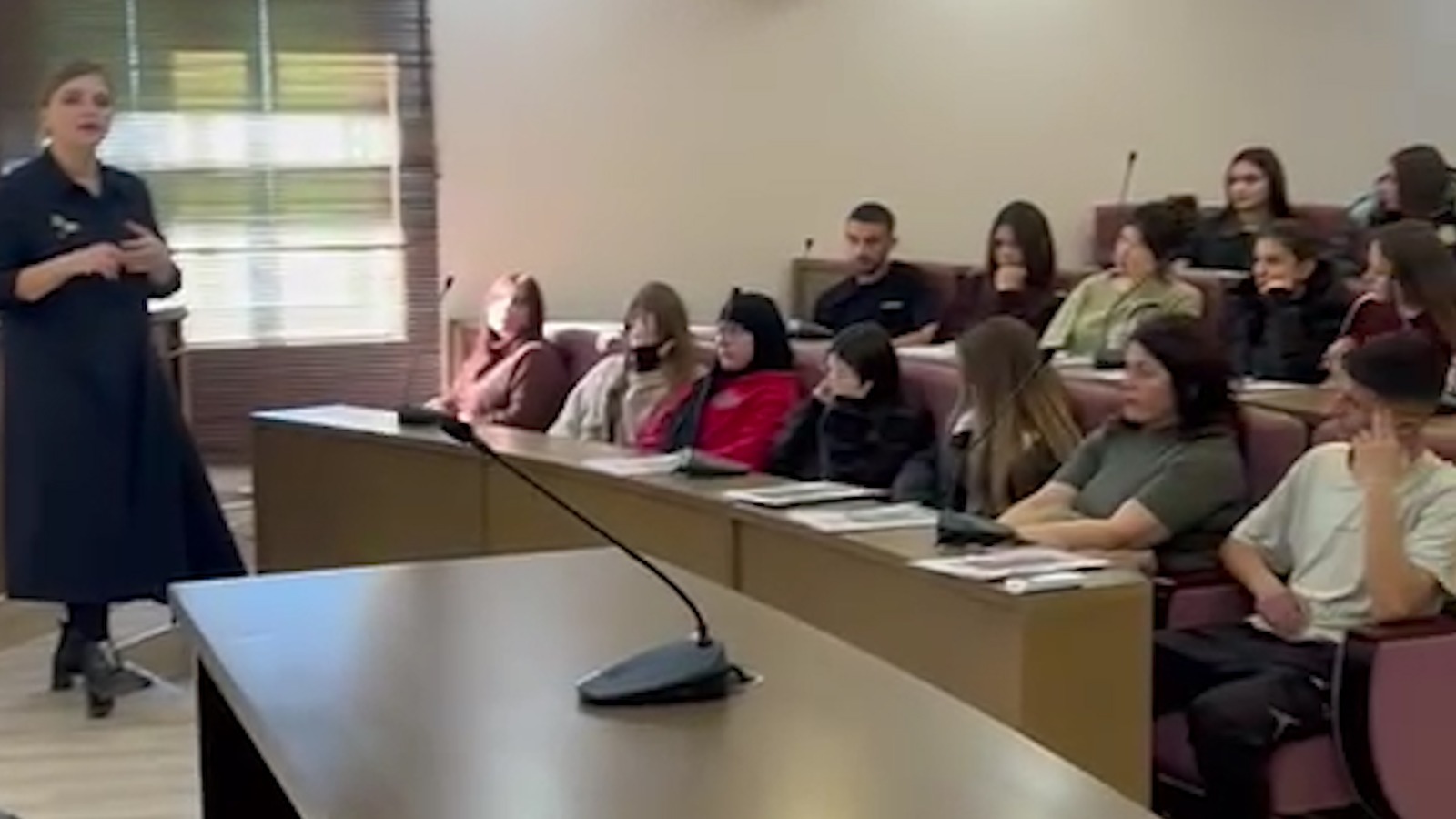 Shijak/ Të rinjtë trajnohen për t’u angazhuar në luftën kundër korrupsionit