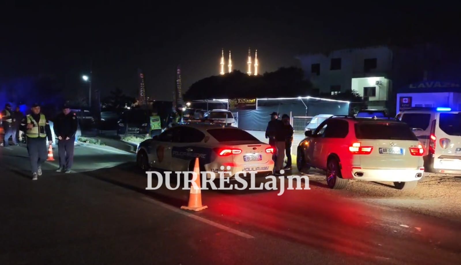 Durrës/ Makina përplas këmbësorin, transportohet me urgjencë në spital (VIDEO)