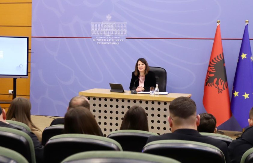 “S’marrim përsipër mbarëvajtjen e tubimit të opozitës”- Ministrja e Brendshme sqaron: Policia nuk ka dhënë leje për protestë, kush kryen vepra penale do dënohet