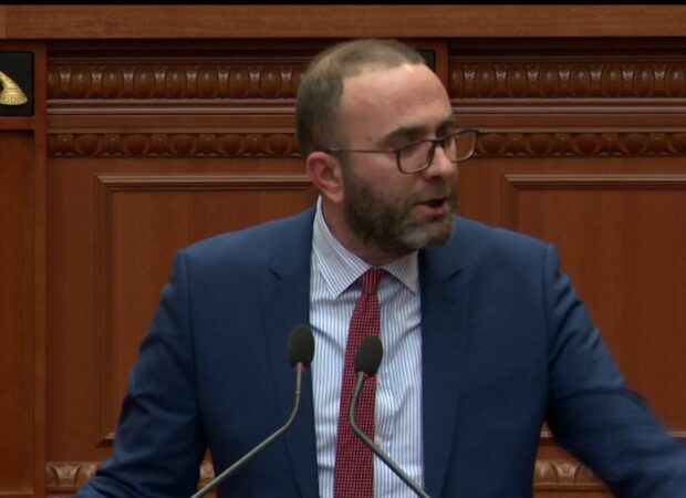 Bardhi për Ballukun: Po hetohet për 11 tendera me kosto 1.1 mld euro! Po ble heshtjen e bashkëpunëtorëve