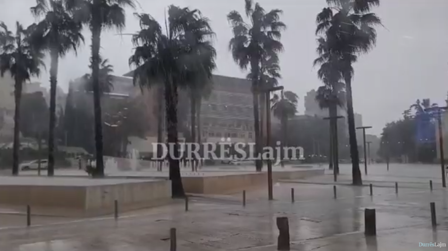 Bashkia Durrës paralajmëron mot të keq: Reshje të dendura, shtrëngata dhe erëra të forta të premten