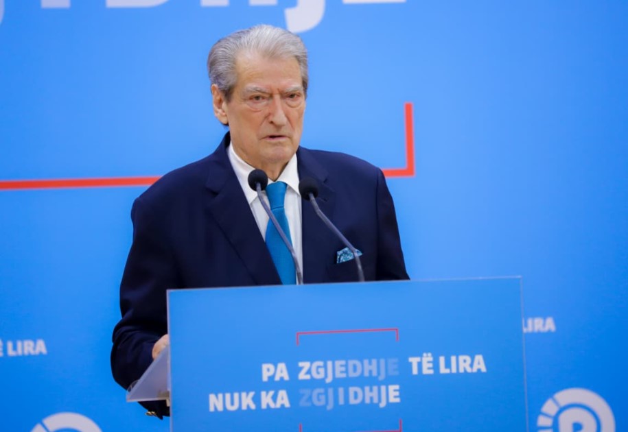 Berisha tregon prapaskenat e vizitës së Ramës në Bruksel: Shkon me fustanin e Lubi Ballukut, do t’i komunikohet vendimi i prerë i BE