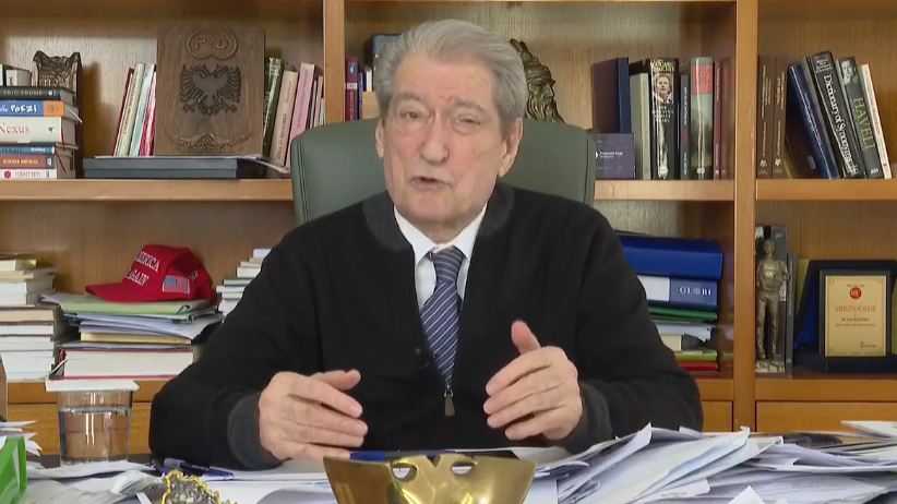 Pak orë para protestës, Sali Berisha thirrje qytetarëve për t’u bashkuar