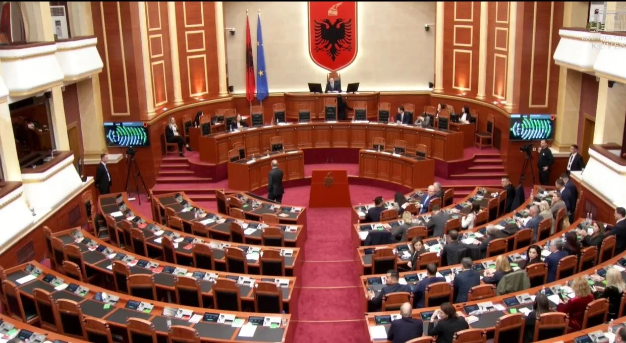 Gjyqi në Hagë, Kuvendi i Shqipërisë miraton deklaratën për pafajësinë e ish-liderëve të UÇK